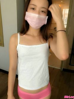 [ROSI口罩]NO.629吊带妹子穿艳丽粉红色内裤大尺度人体